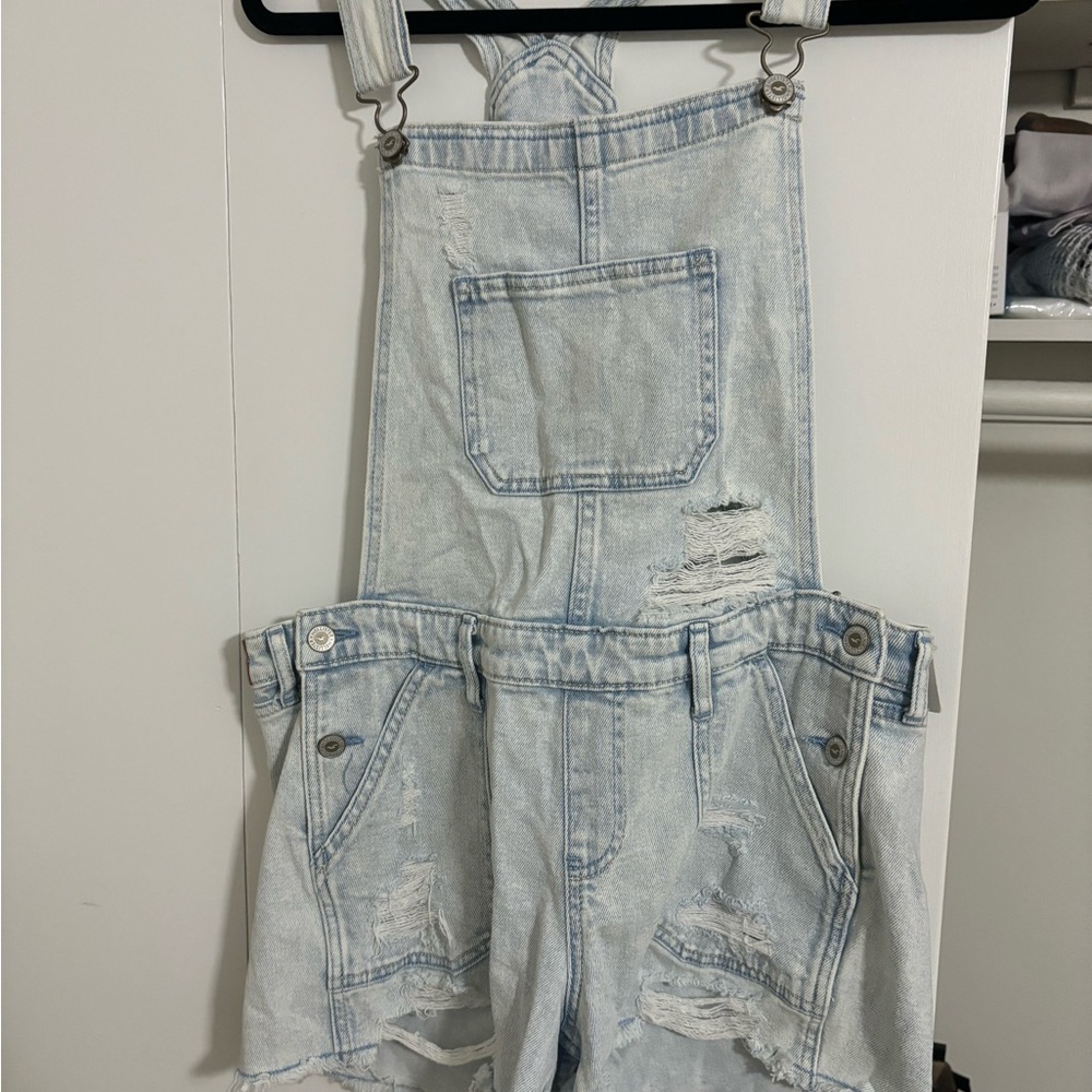 Hollister Women’s Boyfriend Short Distressed Denim Overalls
